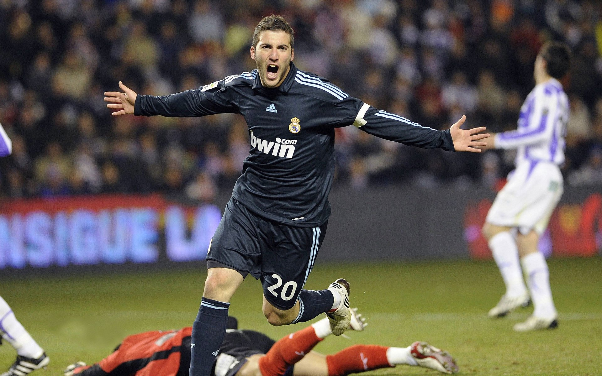 莱万多夫斯基重拾射门靴，巴萨锋线有救，莱万多夫斯基十大进球